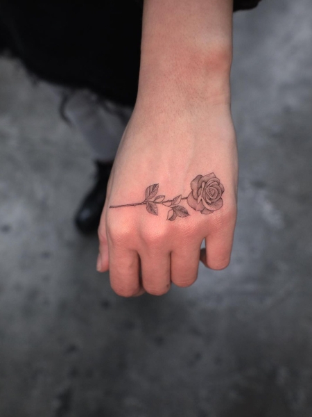 46 Flower Tattoo Ideas, From Micro Blossoms to Dramatic Bouquets