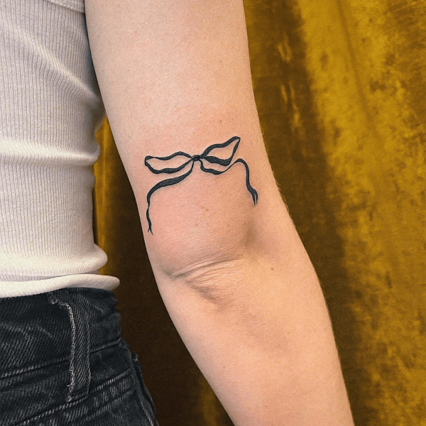 The Bow Tattoo Trend Is About to Be Everywhere in 2024
